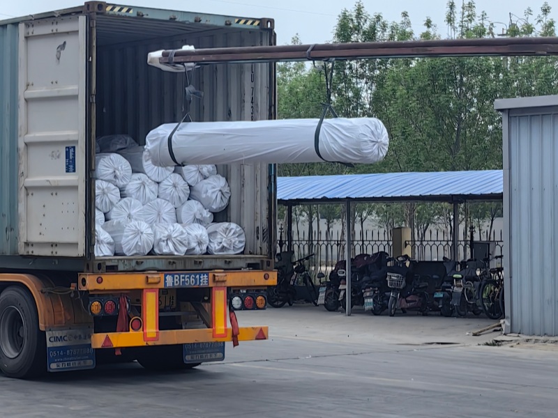 Handling and unloading geomembranes