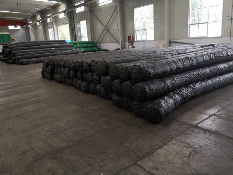 Protective wrapping for geomembrane