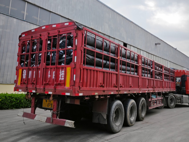 Protective wrapping for geomembrane